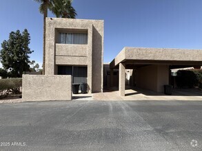 Building Photo - 464 S Desert Palm