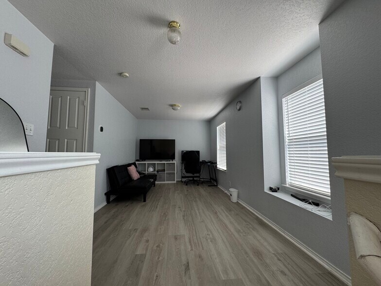 Building Photo - 5519 Spring Walk