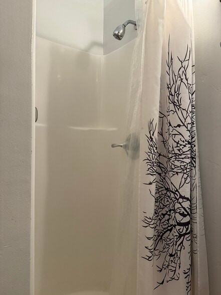 Building Photo - 312 Crest Dr