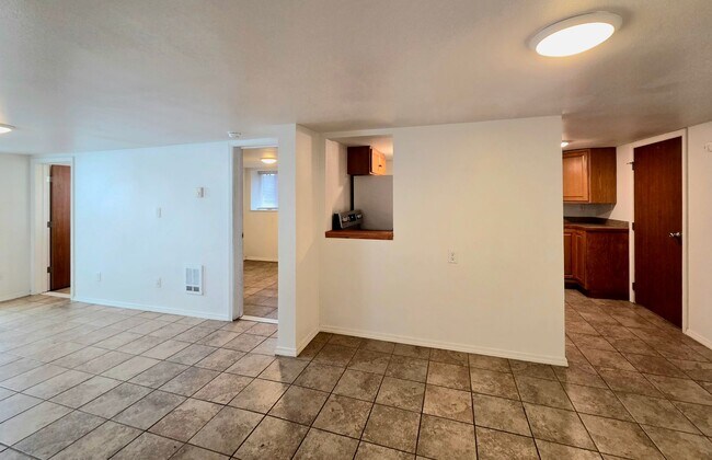 Building Photo - 1121 Monitor Ave