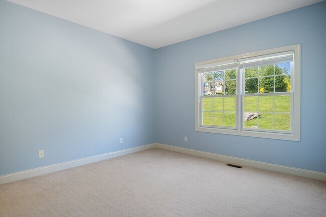 Building Photo - 3 bed/2 1/2 Bath. Pet Friendly, Pool,