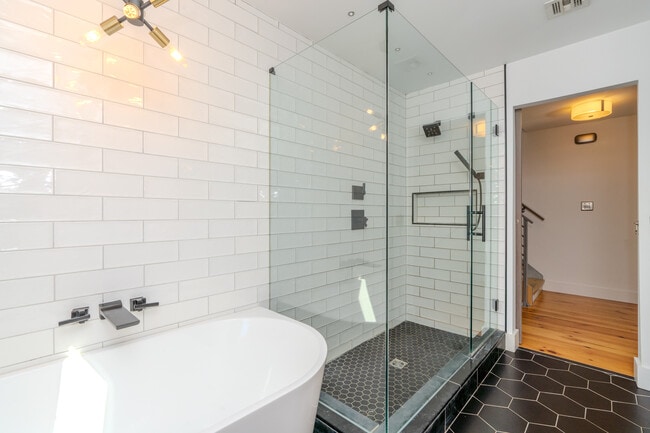 Building Photo - 4467 Ocean View Ave