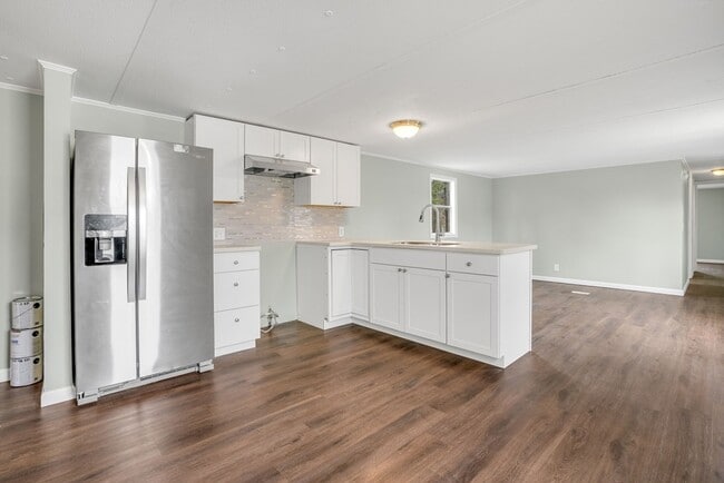 Building Photo - 6266 Magnolia Dr