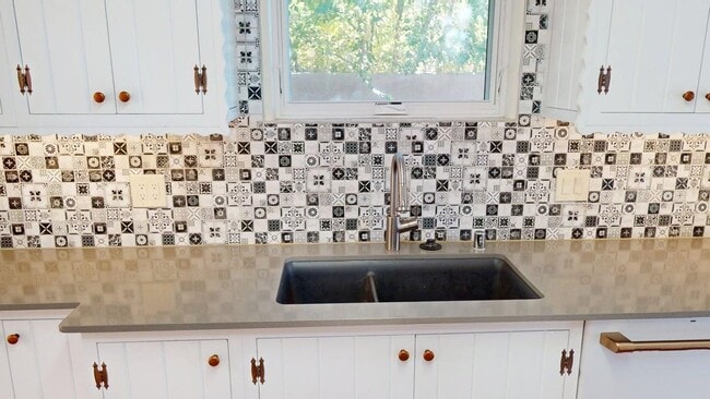 Building Photo - 901 Galisteo St