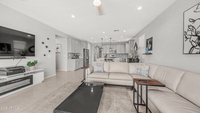 Building Photo - 40410 W Haley Dr