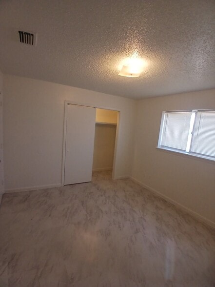 Building Photo - 1217 S Maddox Ave