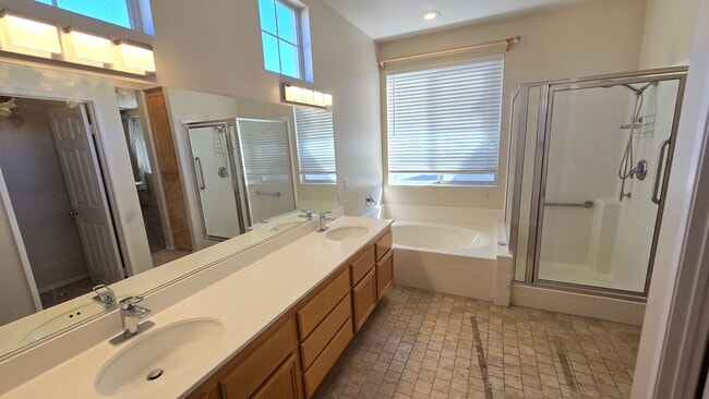 Building Photo - Orange 3 Bed, 2.5 Bath Townhouse for Lease - Cambridge Community