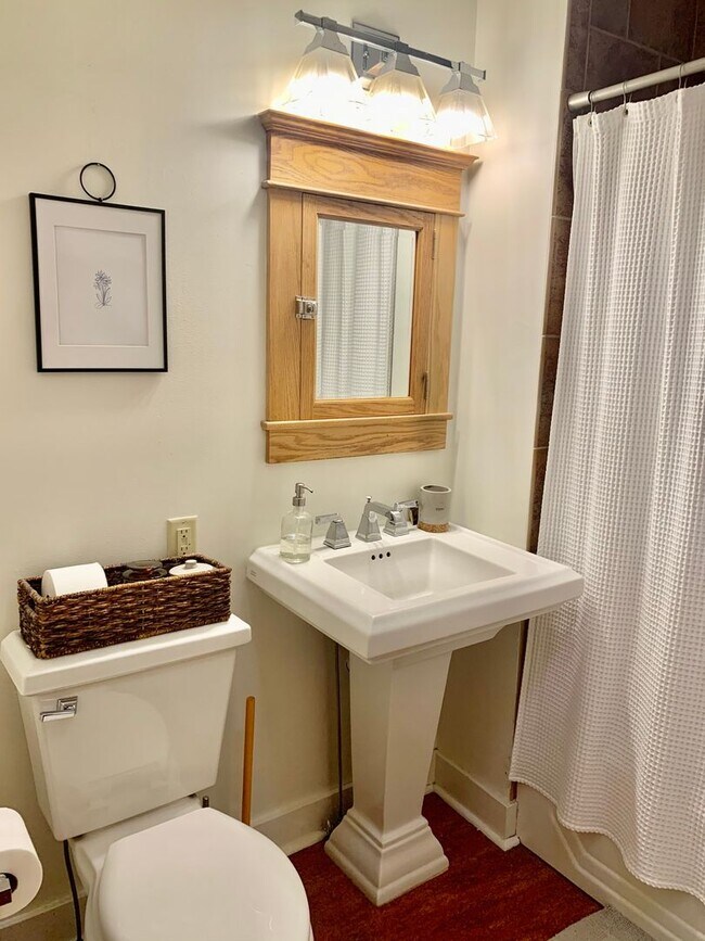 Building Photo - Charming 3 Bed, 2 Bath Craftsman in Missoula’s Coveted University Area