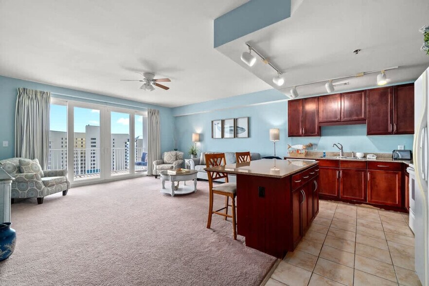 Building Photo - 9860 S Thomas Dr