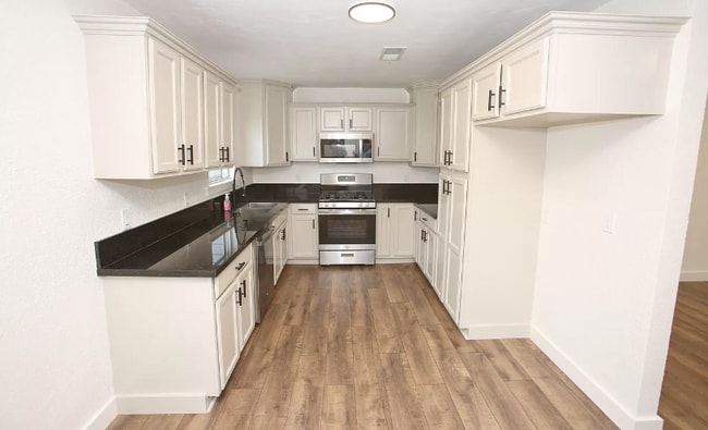 Building Photo - 303 Yaupon St