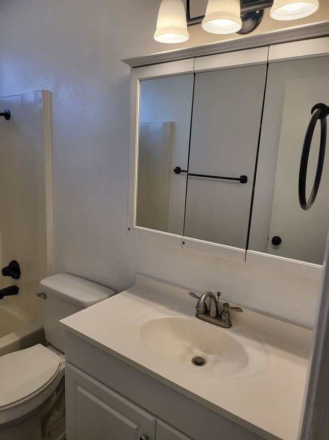 Building Photo - All Upgraded, Small Yard, Garage - AVAILABLE NOW!!