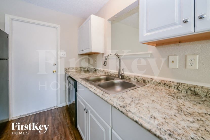 Building Photo - 702 Dana Dr