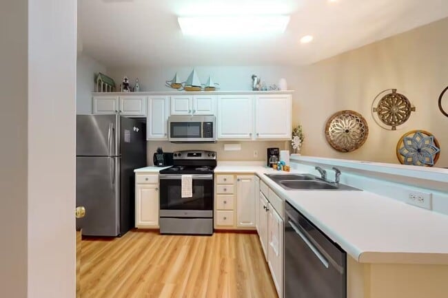 Building Photo - 616 River Oaks Dr