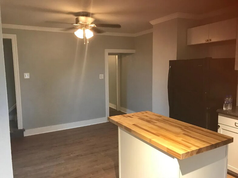 Building Photo - 28 McCosh St