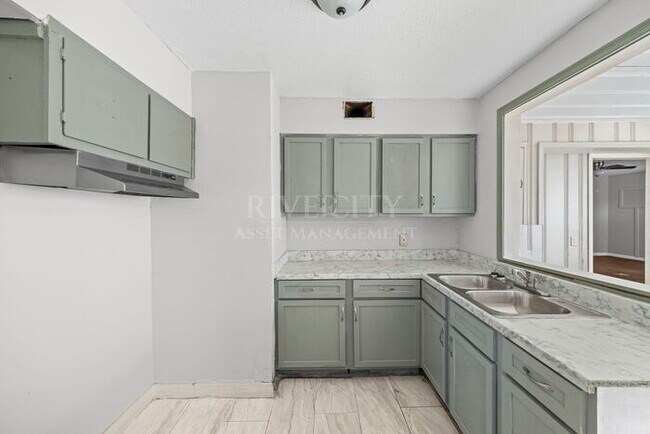 Building Photo - A MUST SEE !!!! FULLY RENOVATED AND SECTION 8 WELCOMED !!!!!