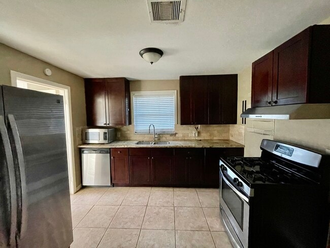 Building Photo - 206 Frawley St