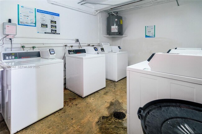 Building Photo - 365 NE 125th St