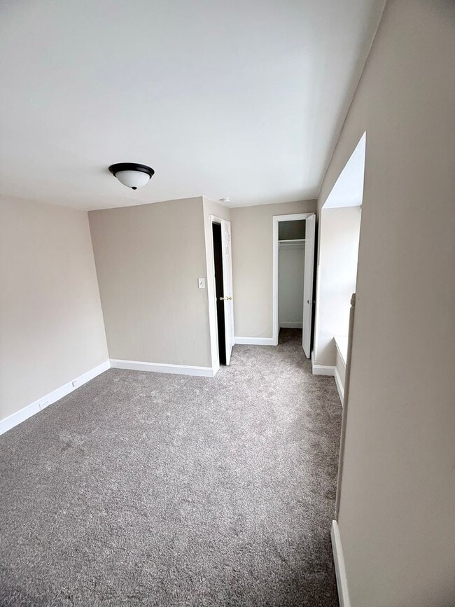 Building Photo - Charming & Spacious Historic 5-Bedroom Home for Rent in Carlisle, PA