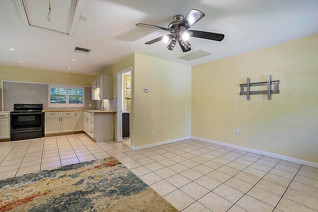 Building Photo - 12812 Raymond Dr