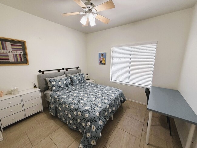 Building Photo - Spacious, Stylish, Sharp 2 bed 2 bath 1 car garage and Gated Community!