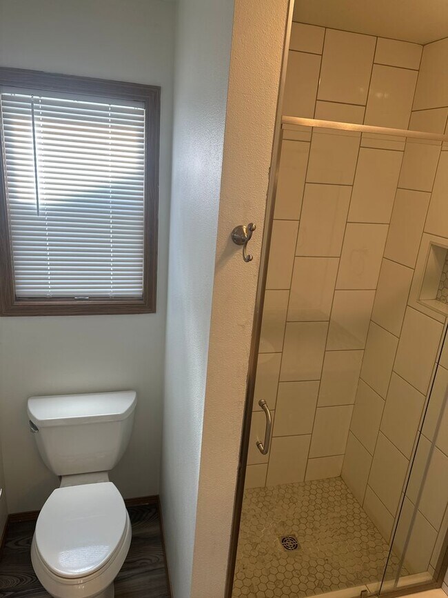 Building Photo - Tranquil & delightful 3-bedroom, 2-bathroo...