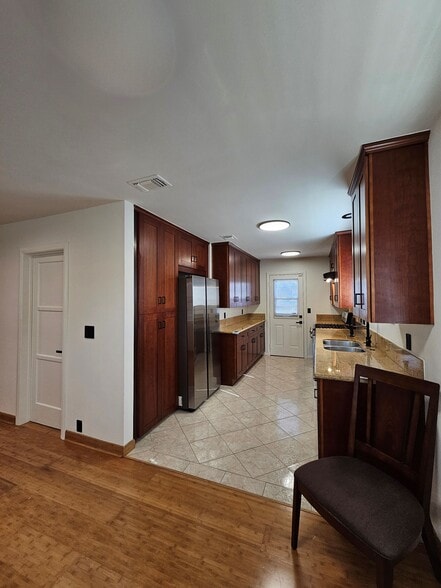 Building Photo - 2942 Midvale Ave