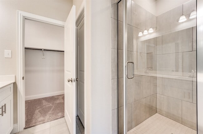 Building Photo - 6148 Blythe Dr