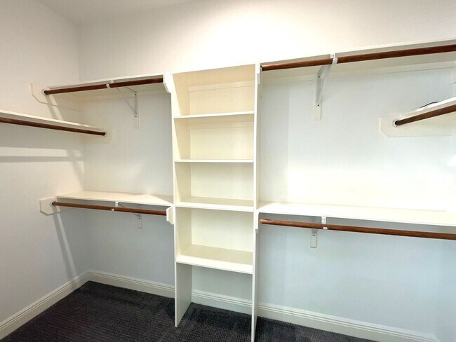 Building Photo - 4913 Southwind St