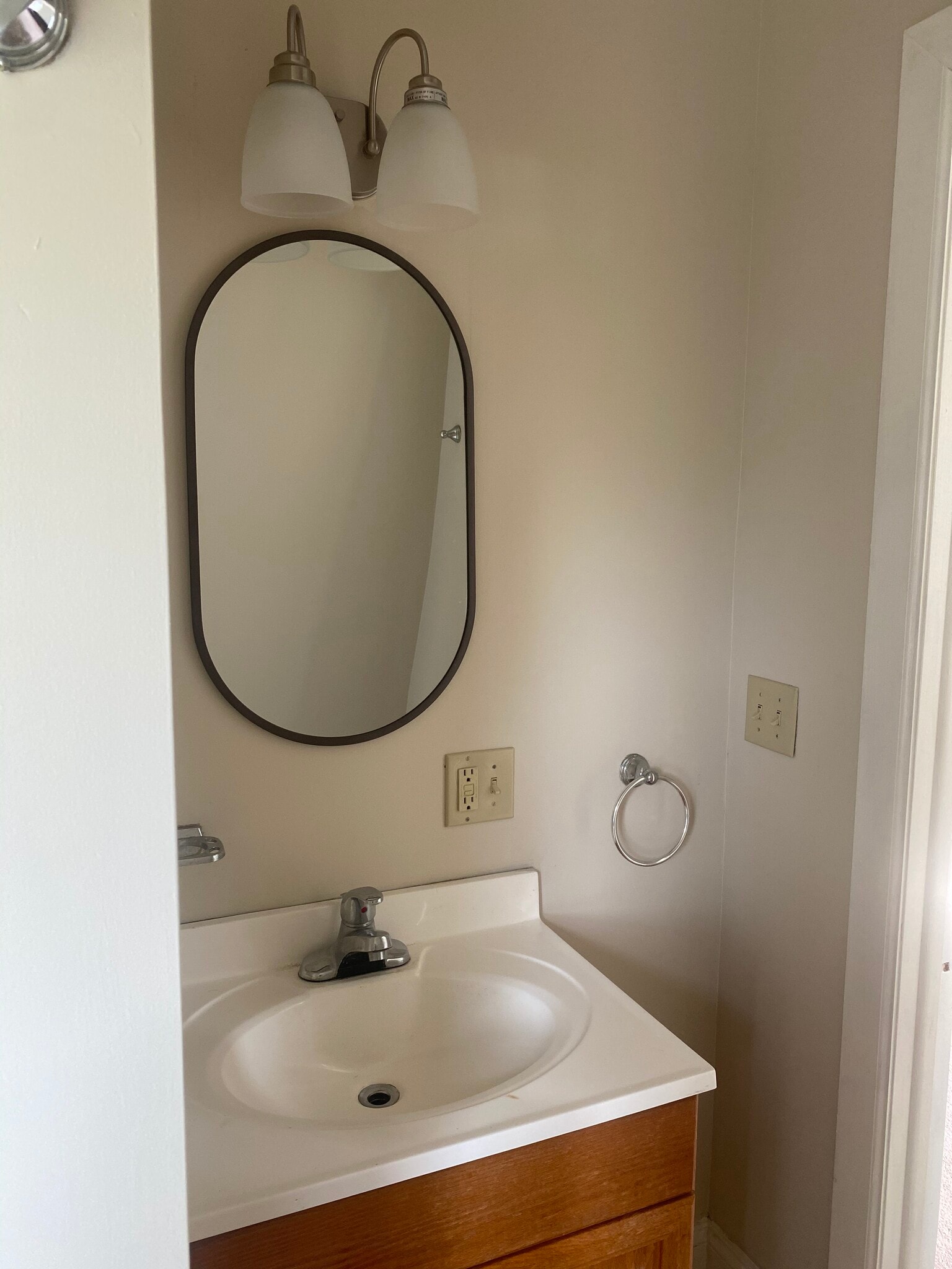 Building Photo - 1108 W 4th St