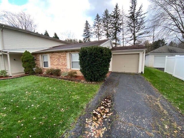 Building Photo - 2930 Arboretum Cir NW