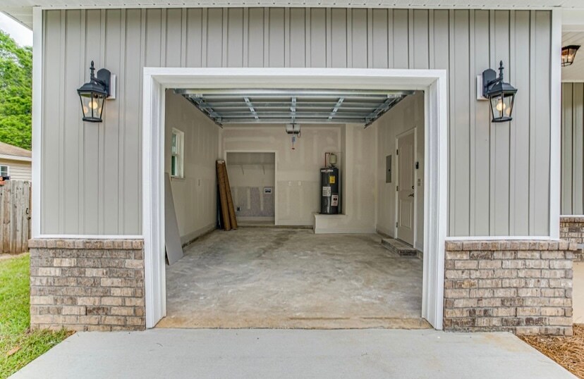Building Photo - 5940 Savannah Dr