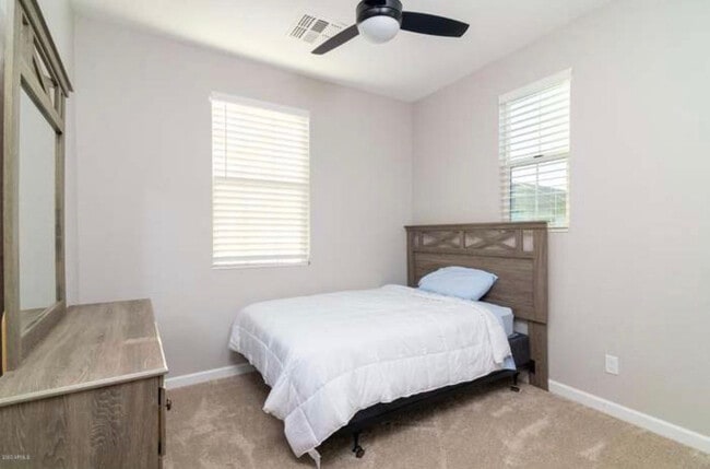 Building Photo - 2726 S Equestrian Dr