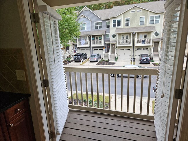 Building Photo - Atlanta's Upper Westside Gated Townhome Co...