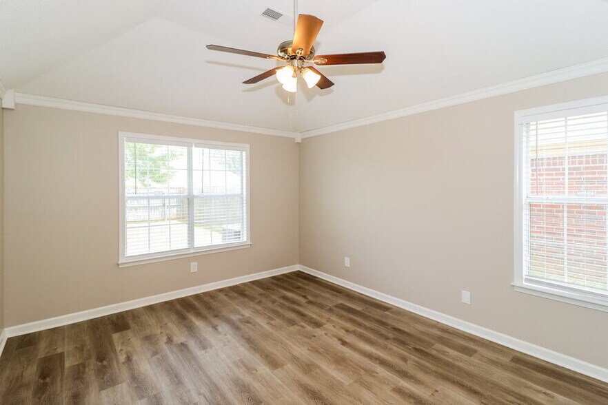 Building Photo - 436 Bruins Trce