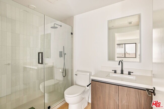 Building Photo - 2361 Fox Hills Dr