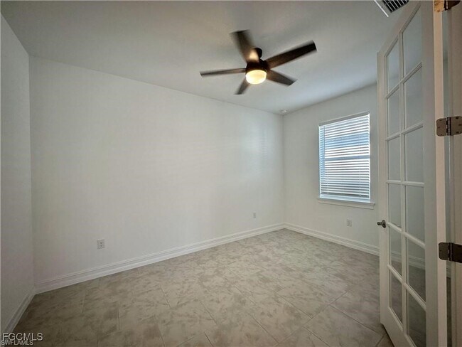Building Photo - 43878 Blue Heron Ln