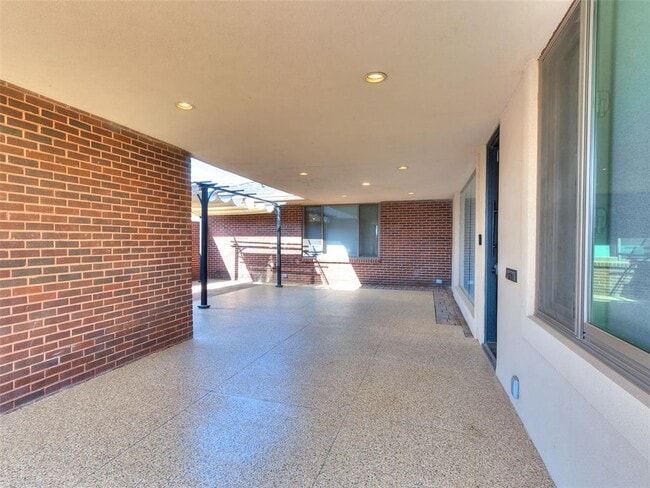 Building Photo - 6505 Avondale Dr