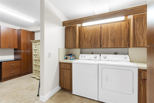 Building Photo - 1524 Whitehall Dr