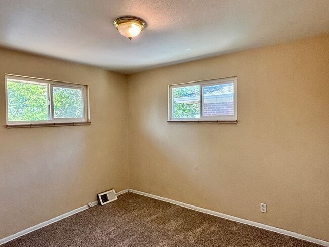 Building Photo - Spacious 4-Bedroom, 2-Bathroom Home with R...