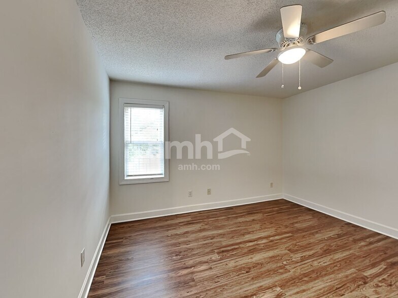 Building Photo - 803 Delray Ln