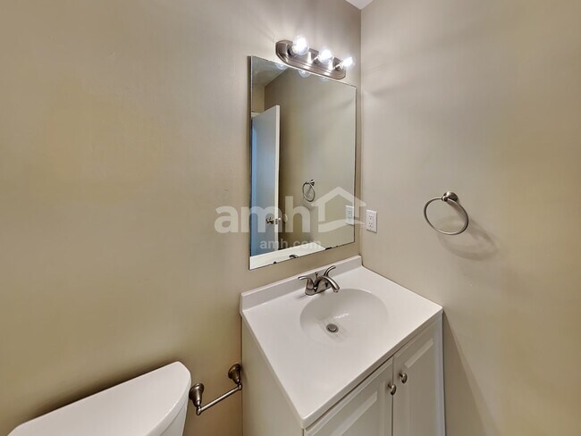 Building Photo - 2793 Sutherland Dr