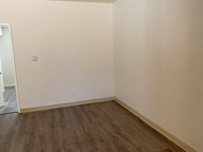Building Photo - 5519 Paloma Ave