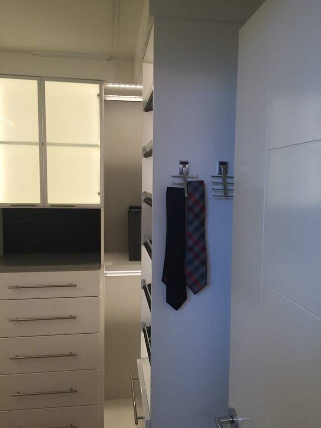 Building Photo - 826 Brickyard Ln