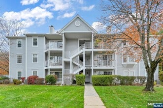 Building Photo - 353 Cottonwood Way