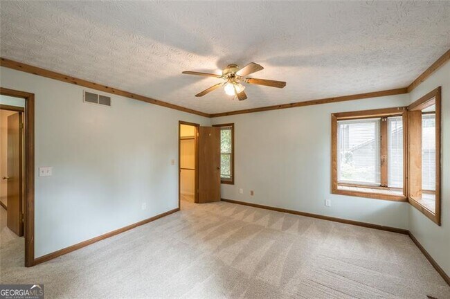 Building Photo - 4535 Kings Crossing Dr NE