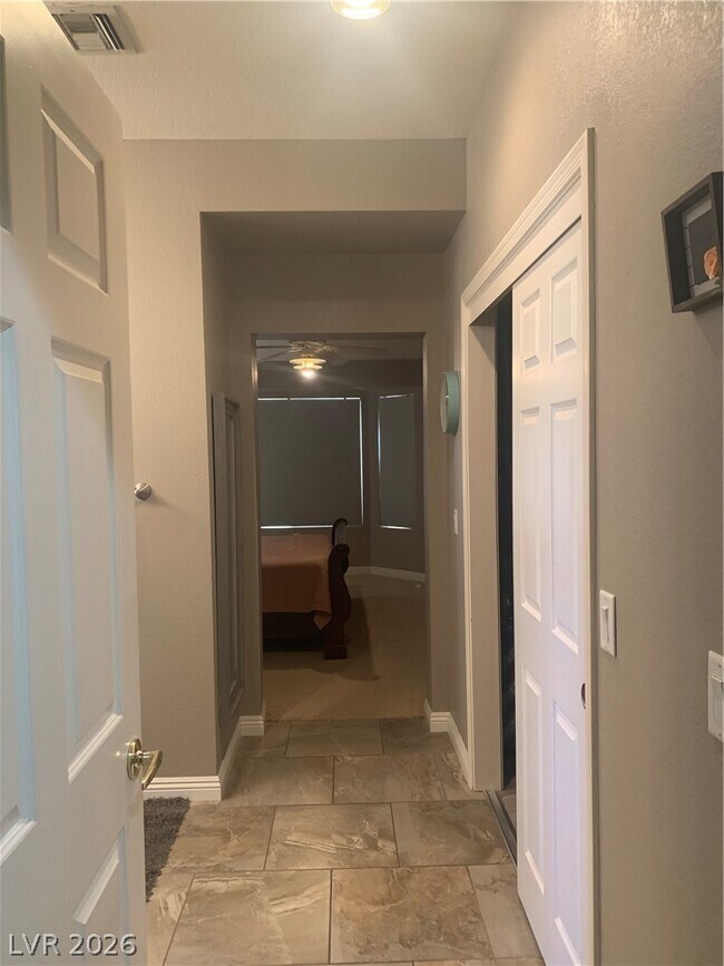 Building Photo - 2924 Crown Ridge Dr