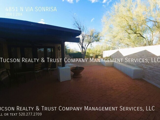 Building Photo - 4851 Vía Sonrisa