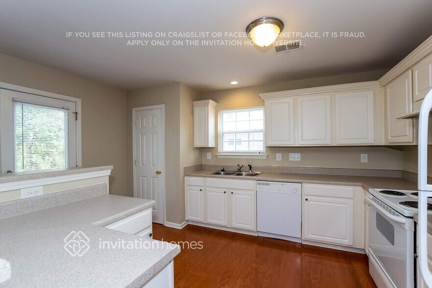 Building Photo - 7107 Fox Point Dr