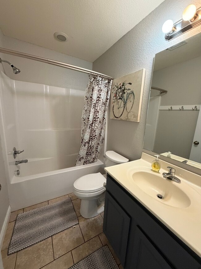 Building Photo - 21935 Lafayette Rd