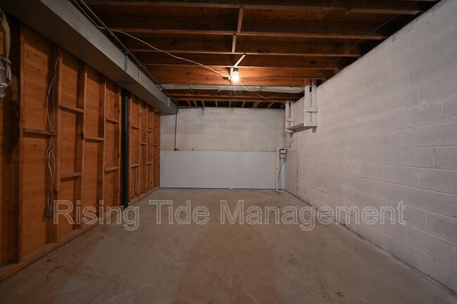 Building Photo - 436 10th Ct